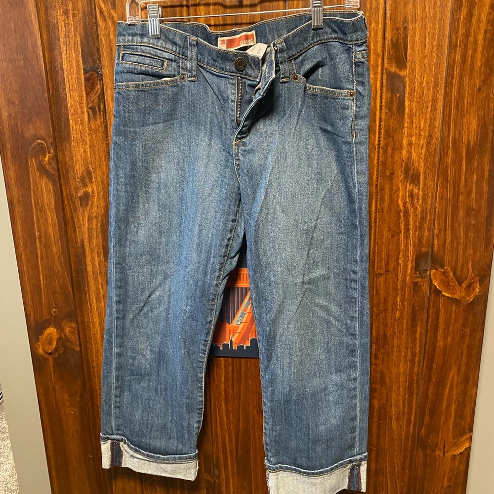 GAP Straight-Leg Cuffed Crop Jeans in great condition